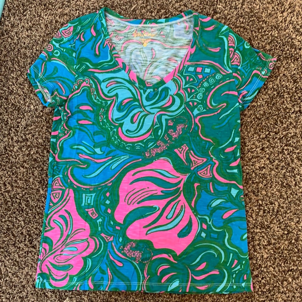 Lilly Pulitzer V-Neck “Swirls” Women’s Top.